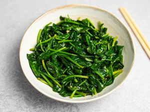 Stir fry spinach with garlic recipe