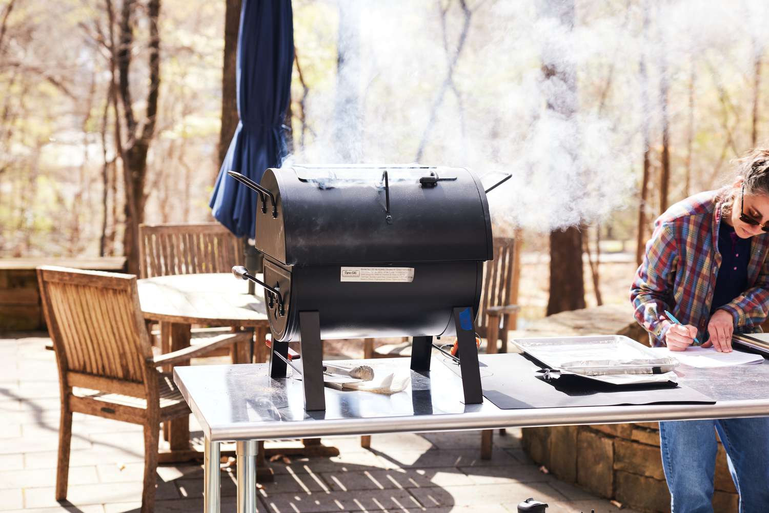 Dyna-Glo Signature Series Portable Tabletop Charcoal Grill 