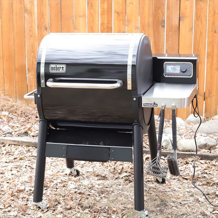 weber-smokefire-EX4-wood-fired-pellet-grill-hero