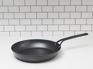 bk-cookware-black-carbon-steel-skillet-hero