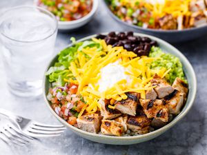 Copycat chipotle chicken burrito bowl recipe