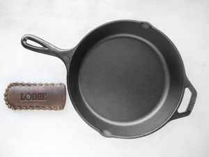 Lodge 10.25-Inch Seasoned Cast Iron Skillet