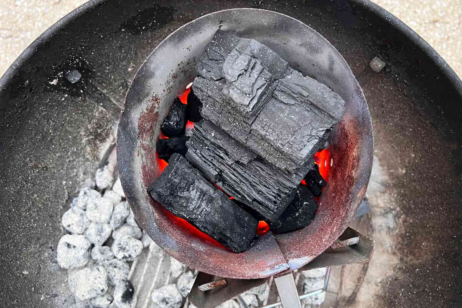 Masterbuilt lump charcoal burning in a grill