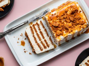 Biscoff Icebox Cheesecake on platter with slices 