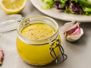 Lemon garlic salad dressing