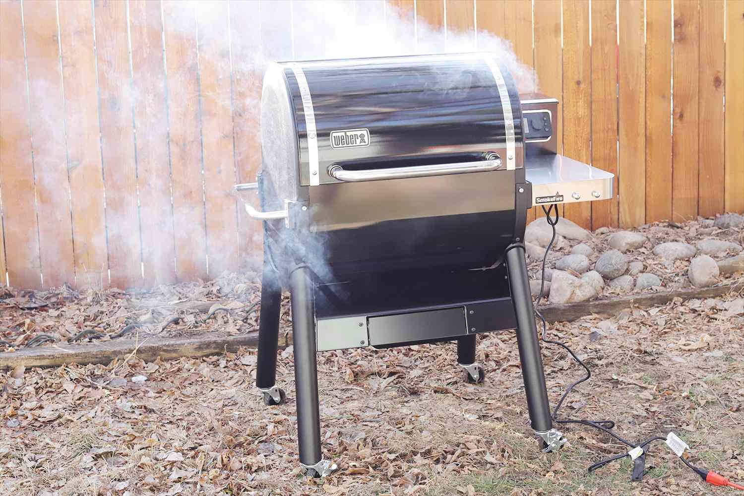 weber-smokefire-ex4-wood-fired-pellet-grill-smoke