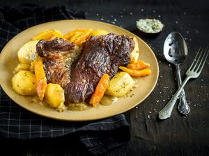 pot roast with potatoes and carrots