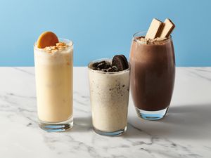 cookies and cream milkshake served in glasses