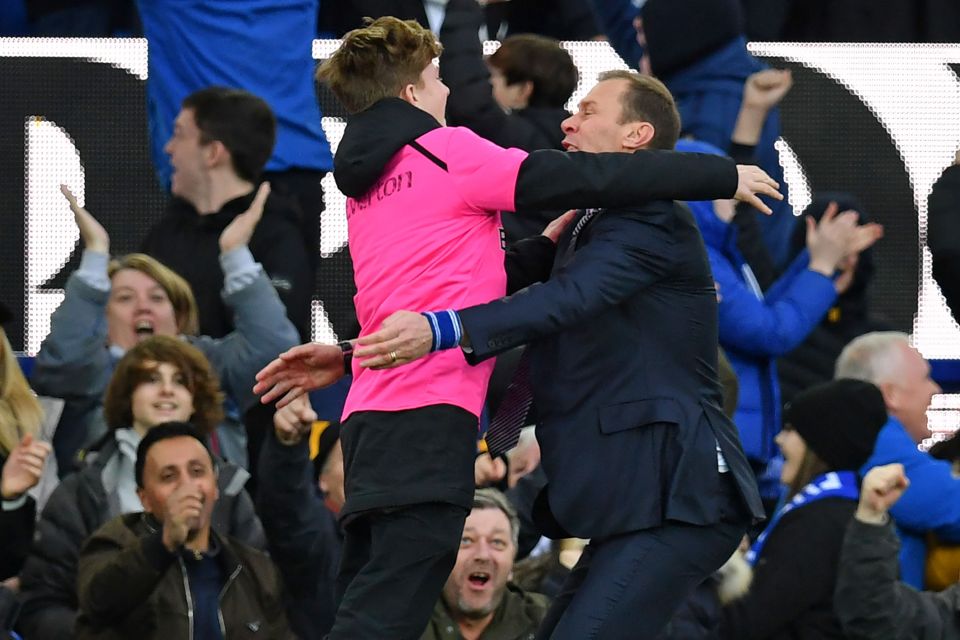  Ferguson celebrated with two different ballboys against Chelsea