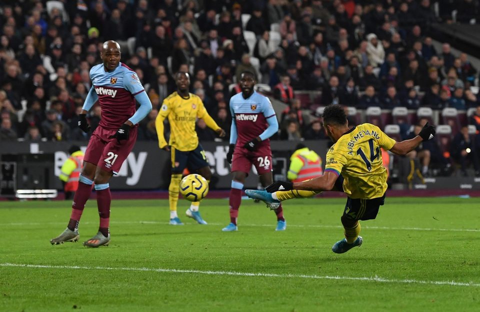  Pierre-Emerick Aubameyang sealed the win with Arsenal's third of the contest