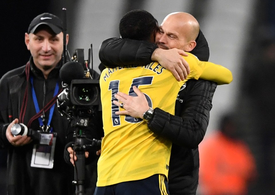  Freddie Ljungberg celebrates with his players at the full-time whistle