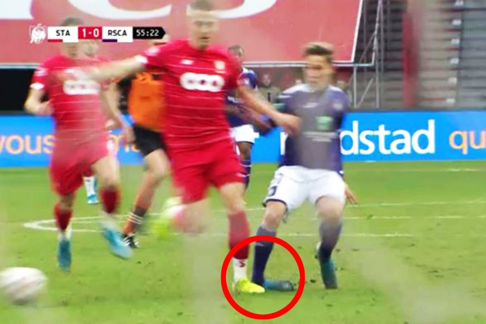  Verschaeren suffered a gruesome injury as his ankle snapped out