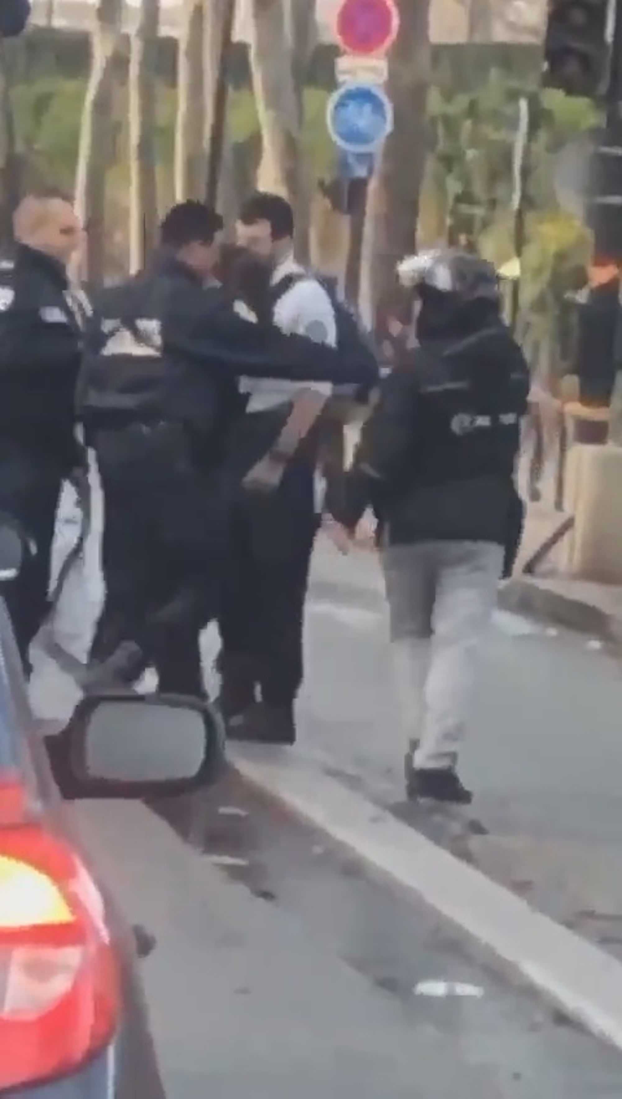 Witnesses filmed the arrest on mobile phones