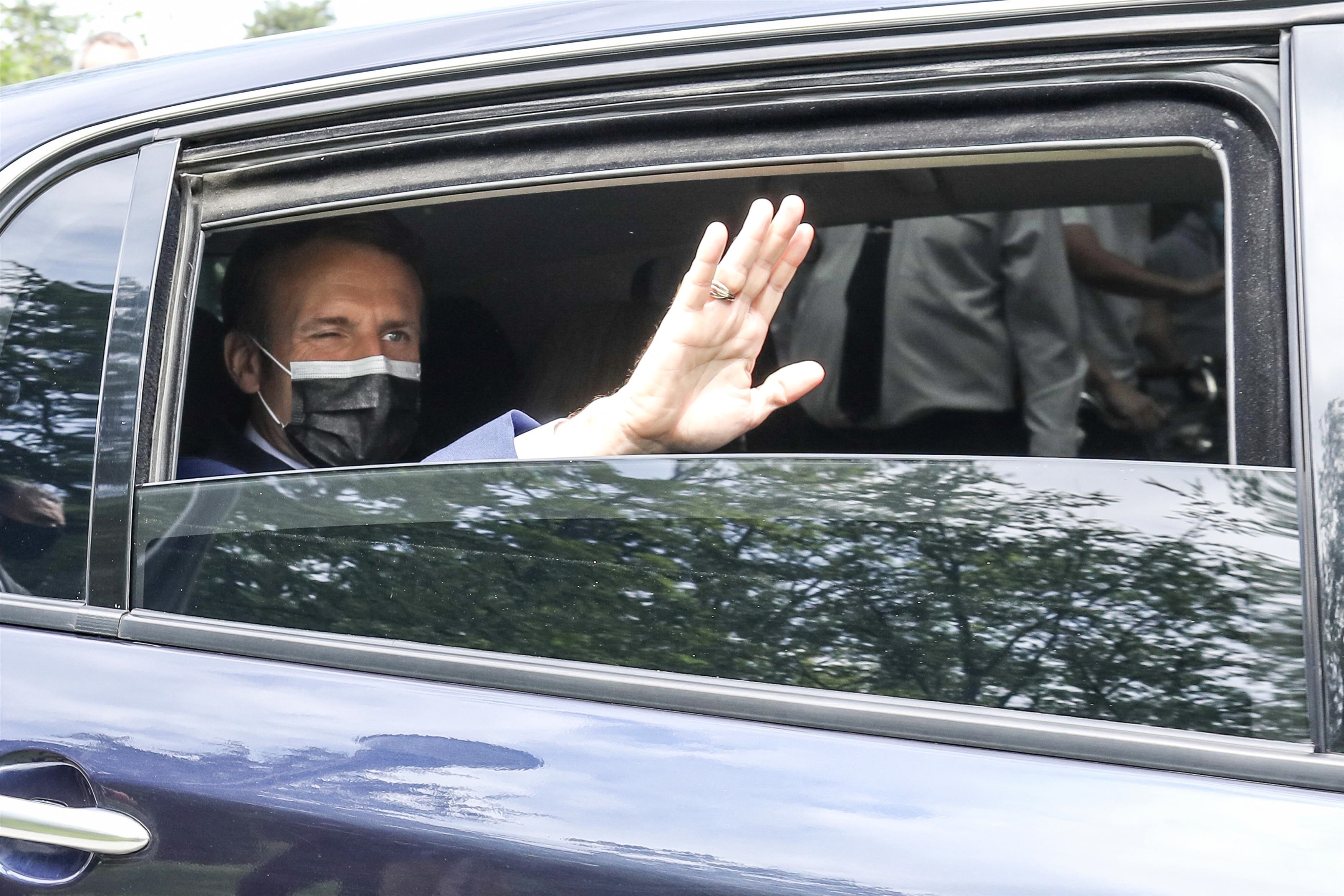 Macron waving at voters