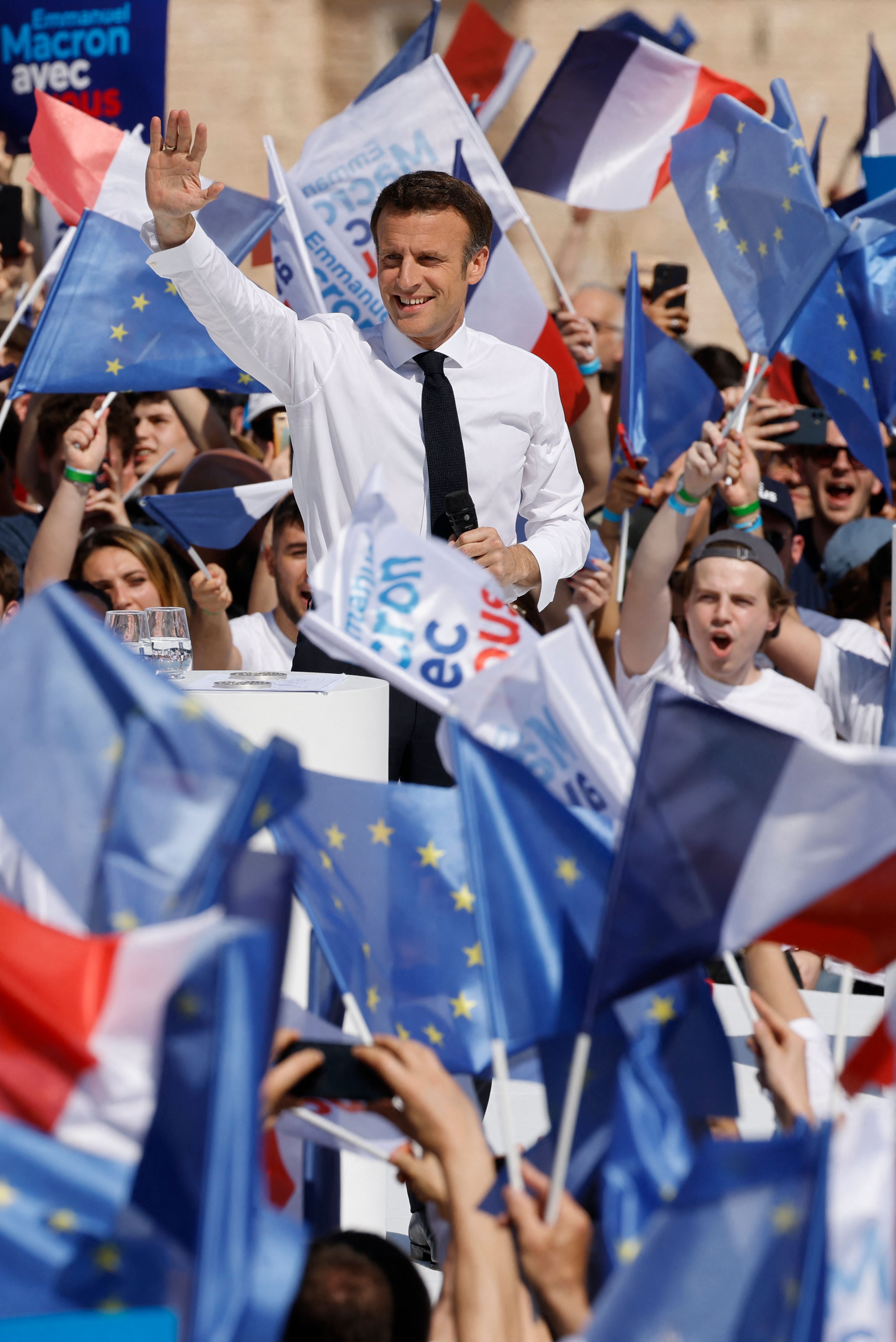 In the first round of voting a fortnight ago, Le Pen beat Macron in all age groups under 60