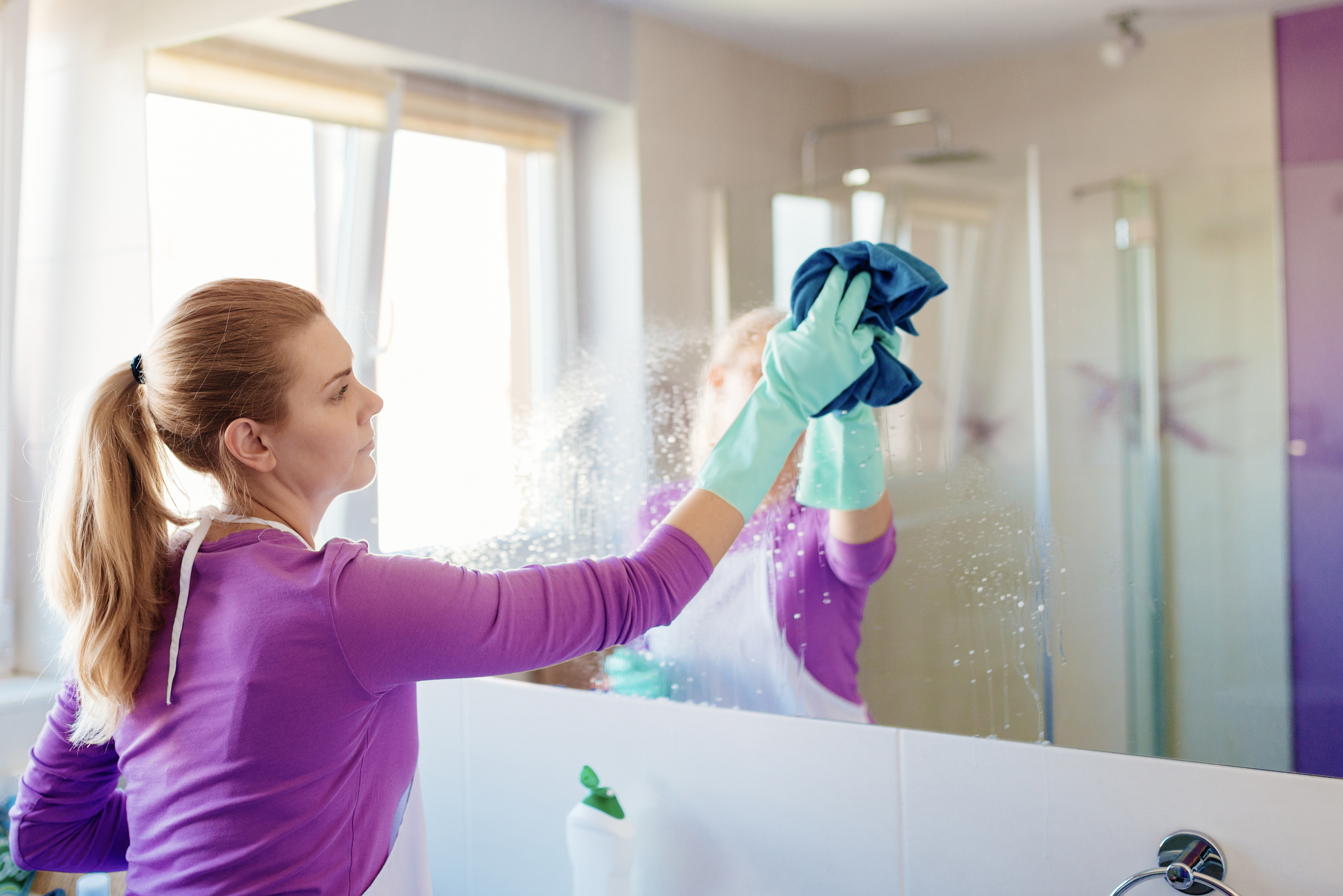 White vinegar is used for cleaning lots of things around the house, but did you know it can clean mirrors and windows too?