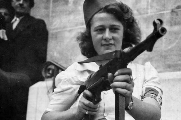 Renowned French Resistance fighter Simone Segouin has died at age 97