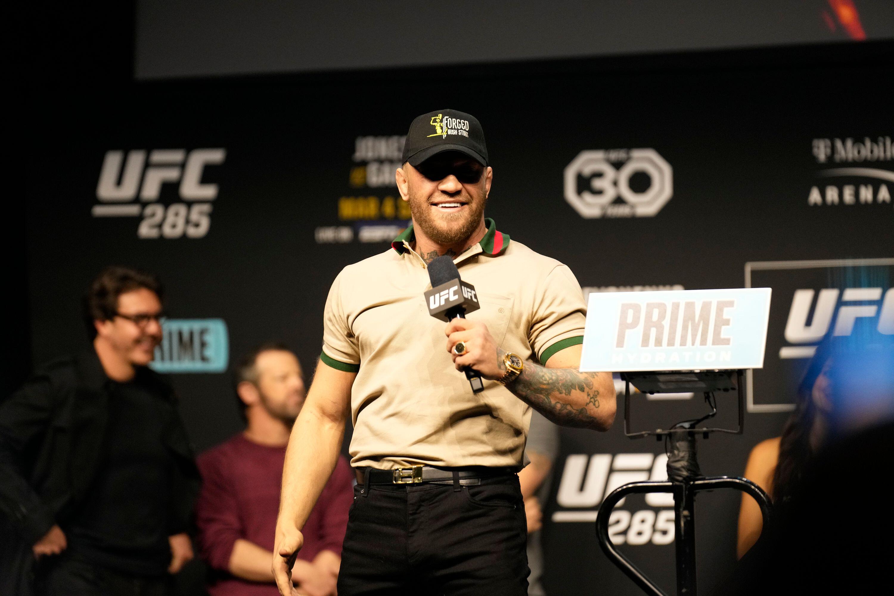 McGregor speaks with the fans following the face-off at the weigh-ins