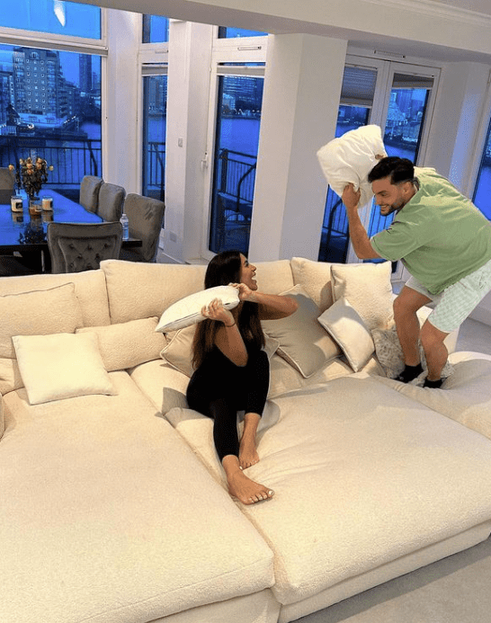 Ekin-Su Cülcüloğlu showed off their brand new sofa in their swanky London apartment