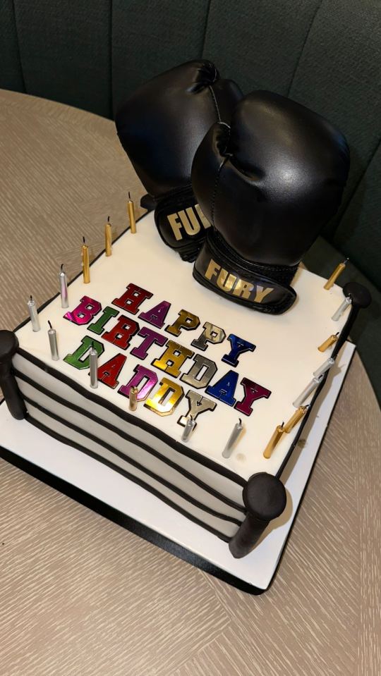 Tommy Fury's boxing-themed cake