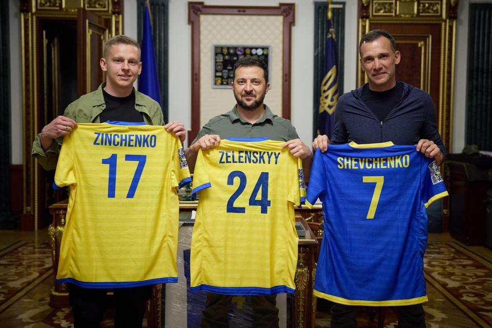 Alex and Andriy with their team shirts and President Zelensky during their visit to their country