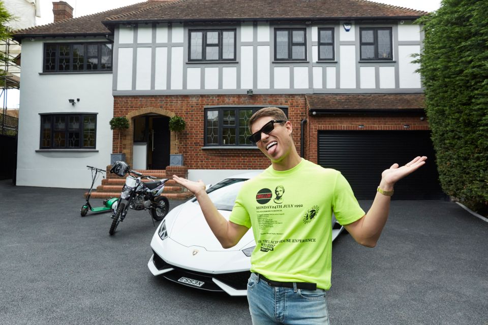 The 33-year-old star showed off his personalised Lamborghini on MTV's Cribs