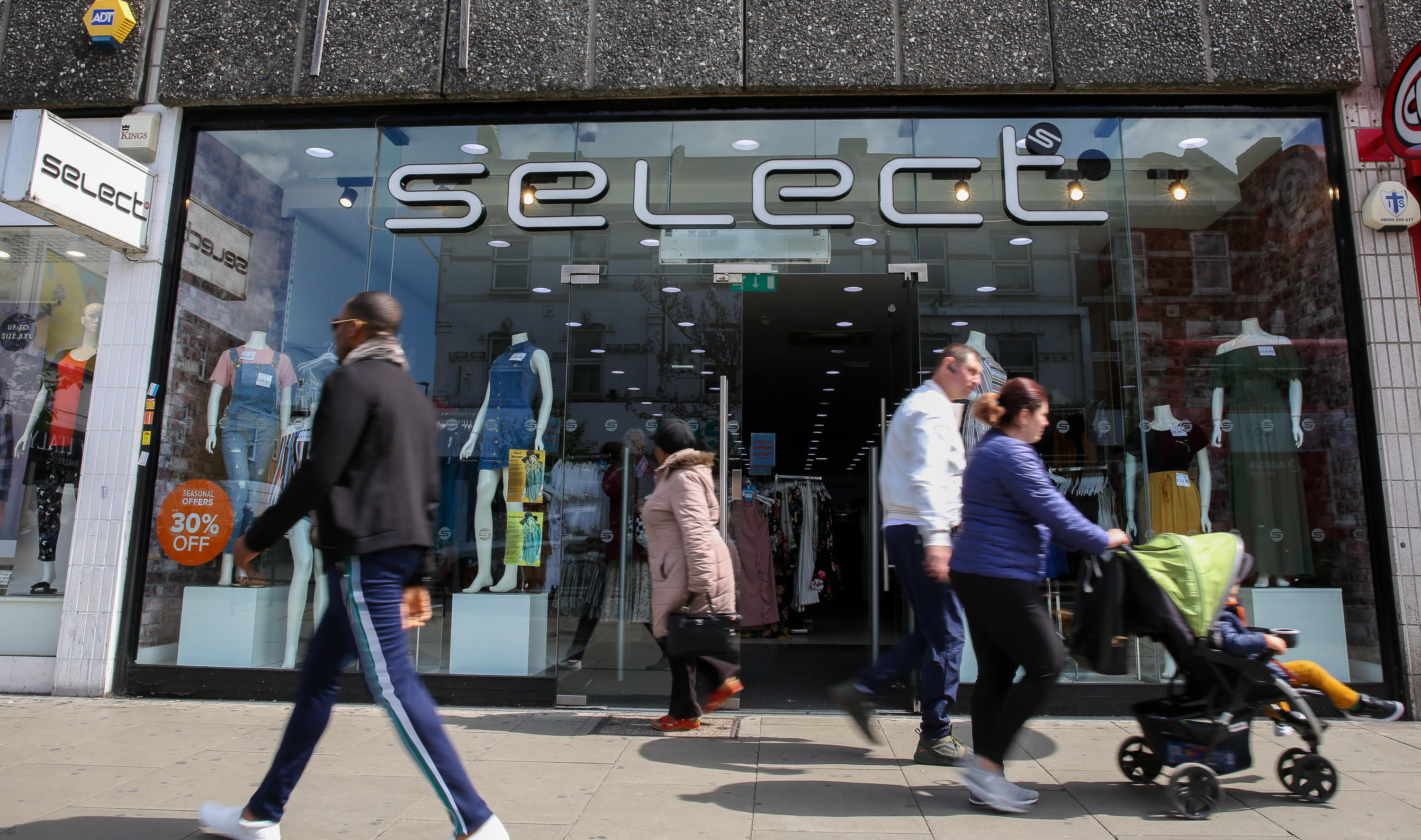 Select is to close one of its shopping centre locations