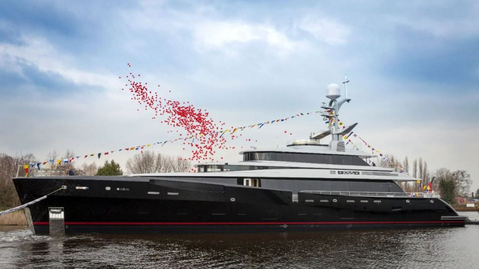 The incredible yacht was gifted in a ceremony with red balloons on Valentine's day