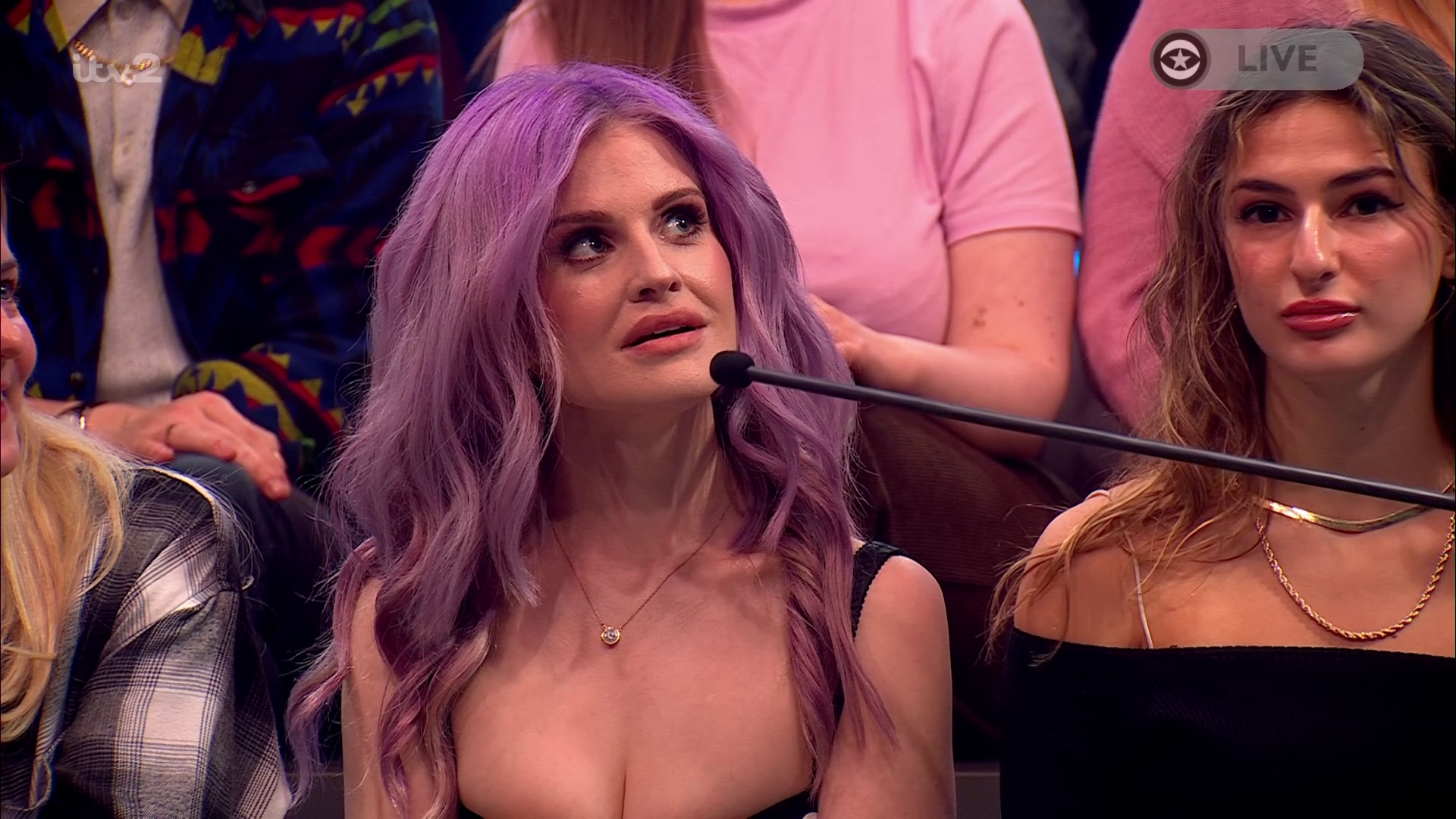 Kelly Osbourne took aim at Ekin-Su last night