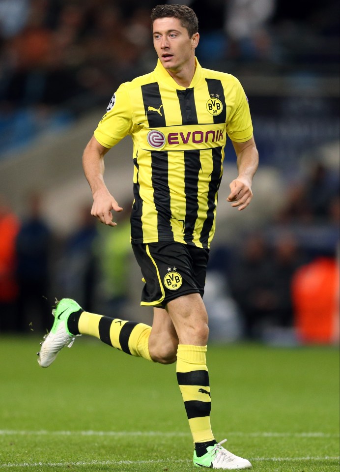 Lewandowski wanted to join Manchester United by Dortmund blocked the deal