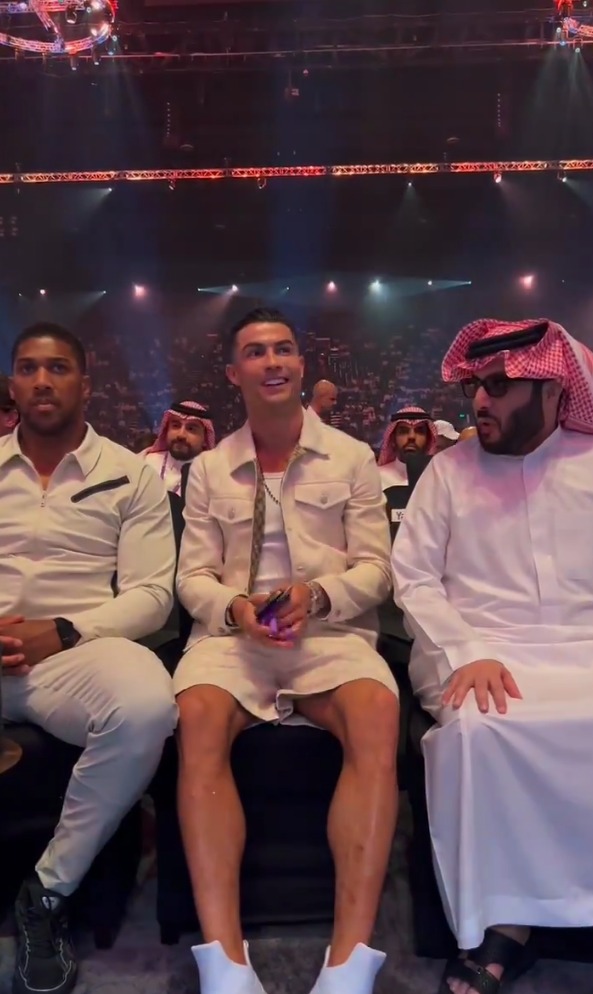 Turki Alalshikh sat alongside the two sporting superstars at ring side