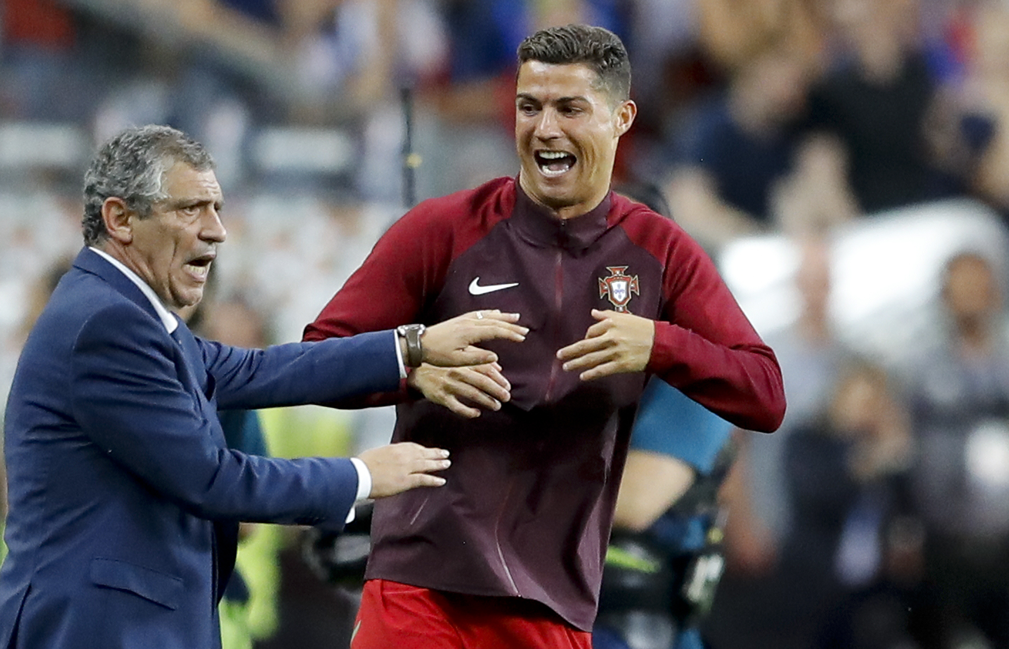 Ronaldo gave instructions from the sidelines after suffering an injury