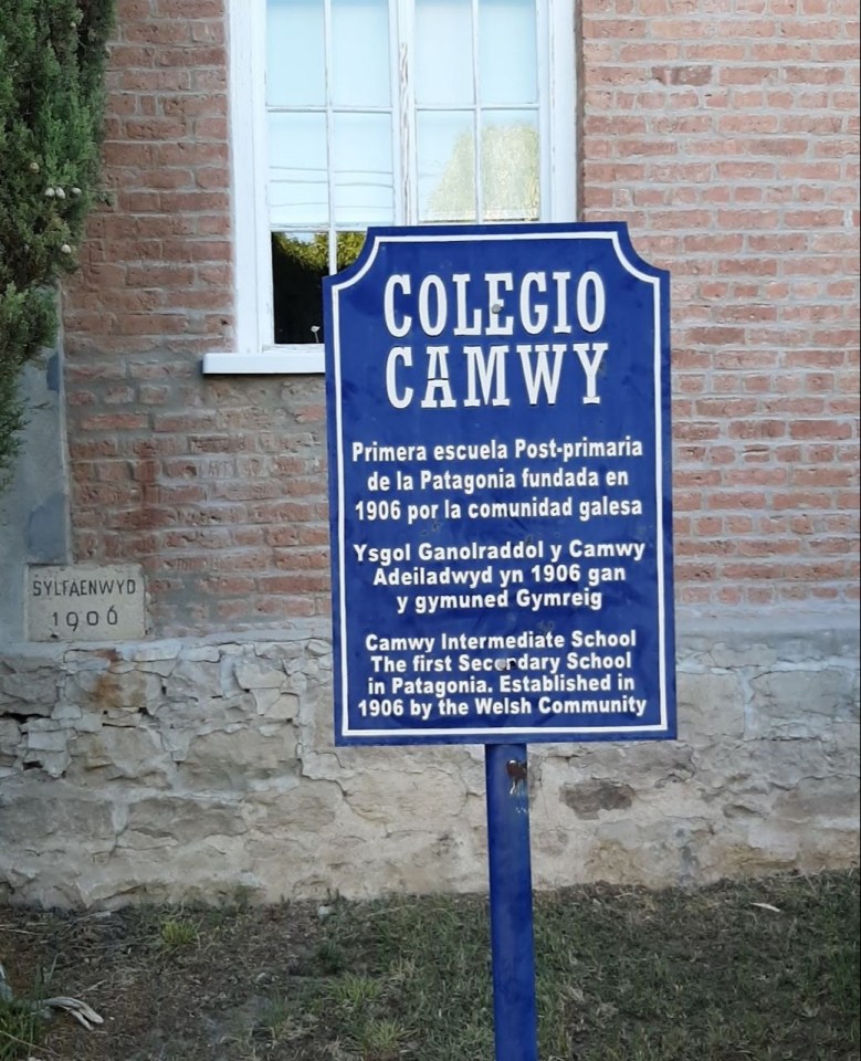 Signs around the province are in Spanish and Welsh