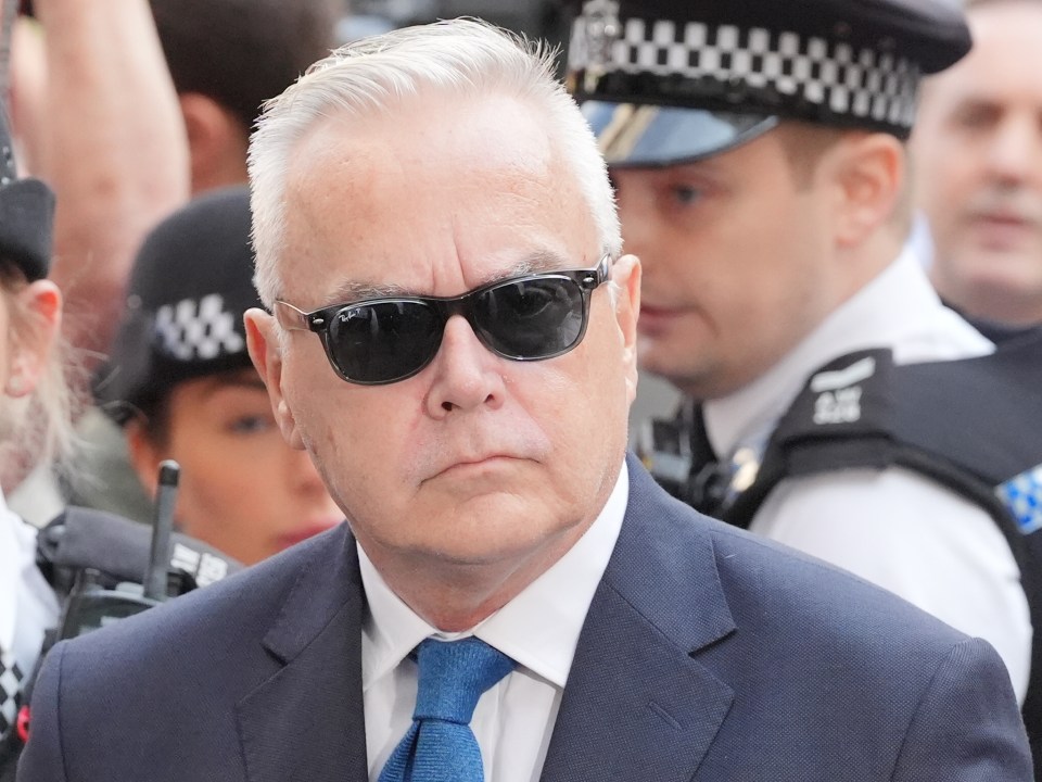 It is wrong that Huw Edwards was given the equivalent of 1,194 licence fees