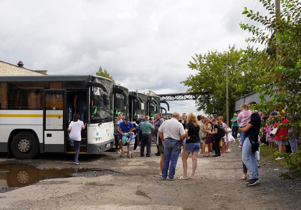 People from the border districts of Kursk have been seen boarding buses to escape the war-torn region