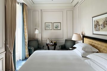 A guest room at the Shangri-La Paris 