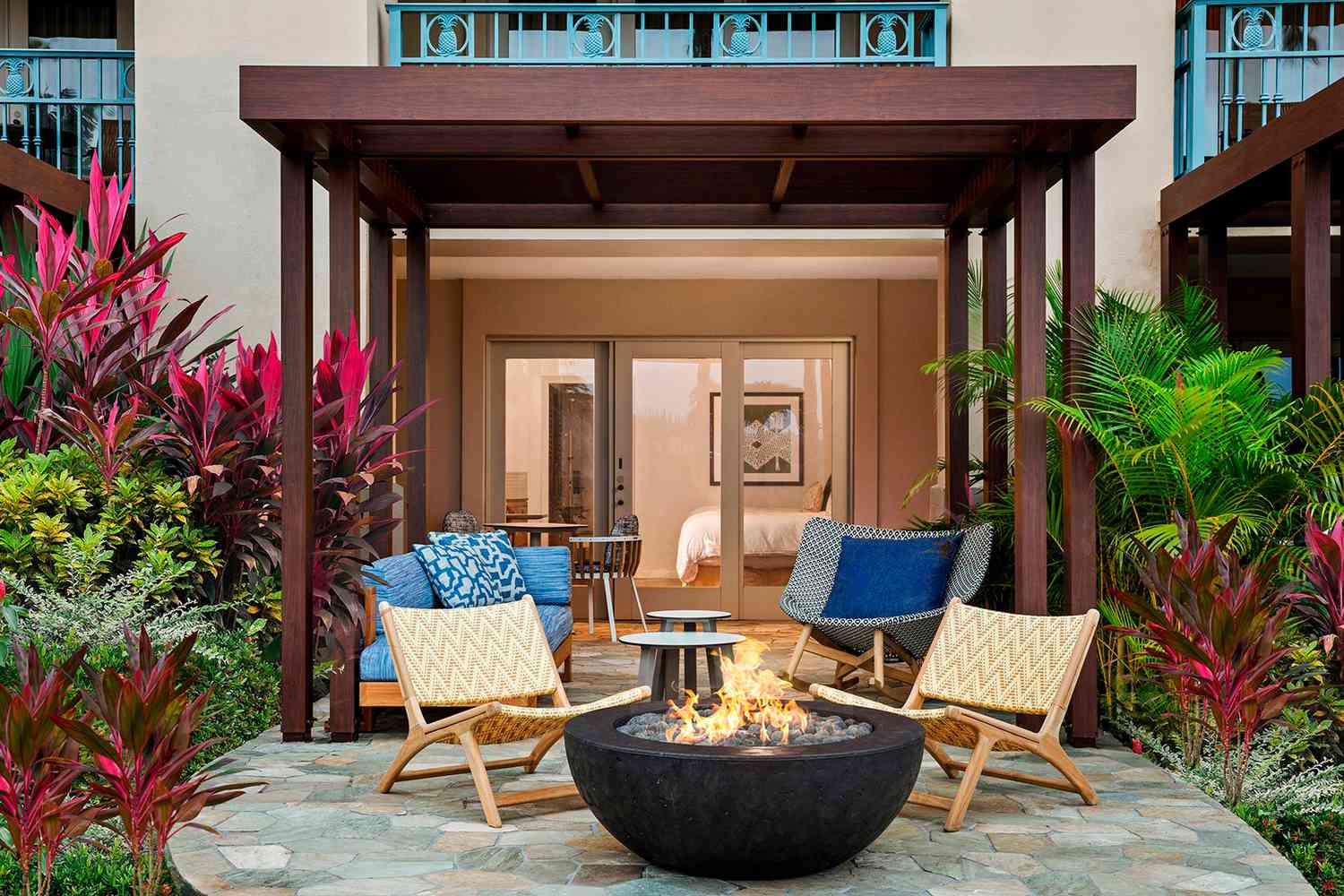 A lanai with a fire pit at the Ritz Carlton Maui hotel