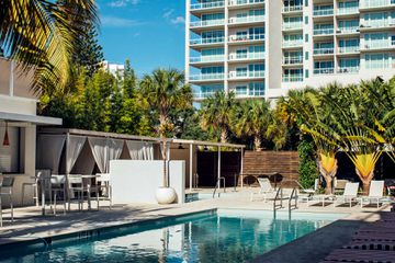 Pool and hotel building, Modern Hotel Sarasota