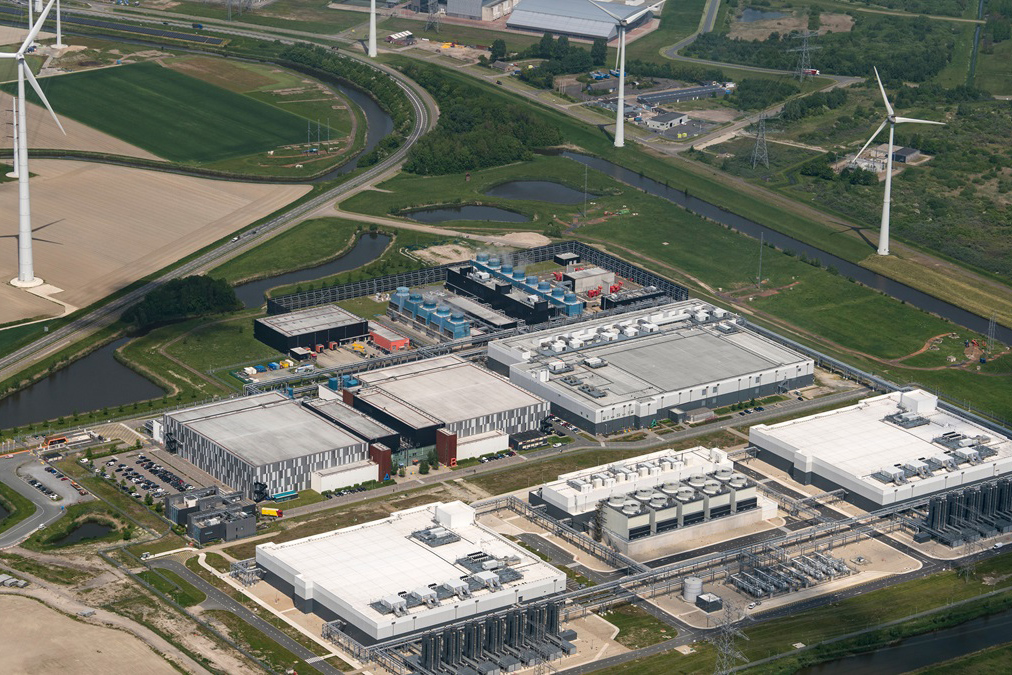 Un centre de données à grande échelle vu du ciel