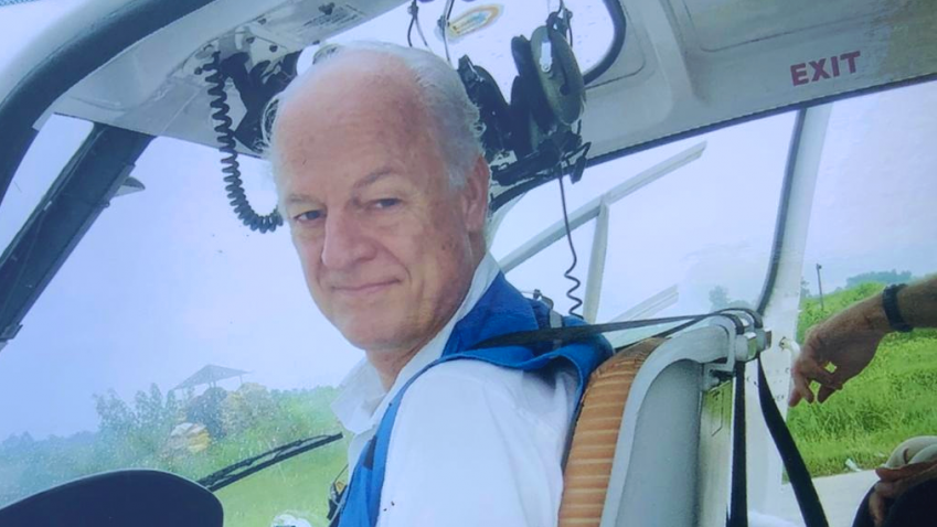 Staffan de Mistura in a helicopter