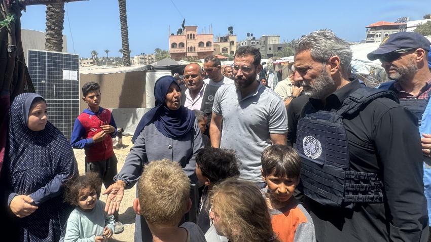 Muhannad Hadi  with group of women, children and men