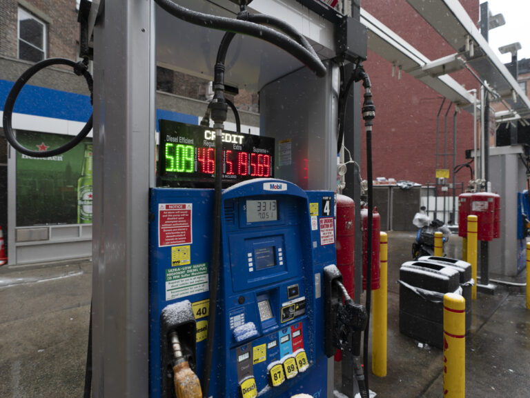 Gas prices: Decreases continue at the pump as 13 states have prices under $3 per gallon