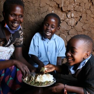 WFP provides food and nutrition assistance to targeted refugees based in camps. They receive food assistance in the form of cash-based transfers permitting them to buy food of their choice from local markets.  Photo: WFP/JohnPaul SESONGA