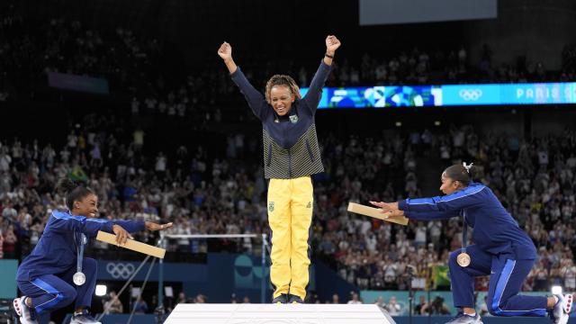 Andrade upsets Biles on floor to become most decorated Brazilian Olympian, Biles takes silver; Chiles bronze